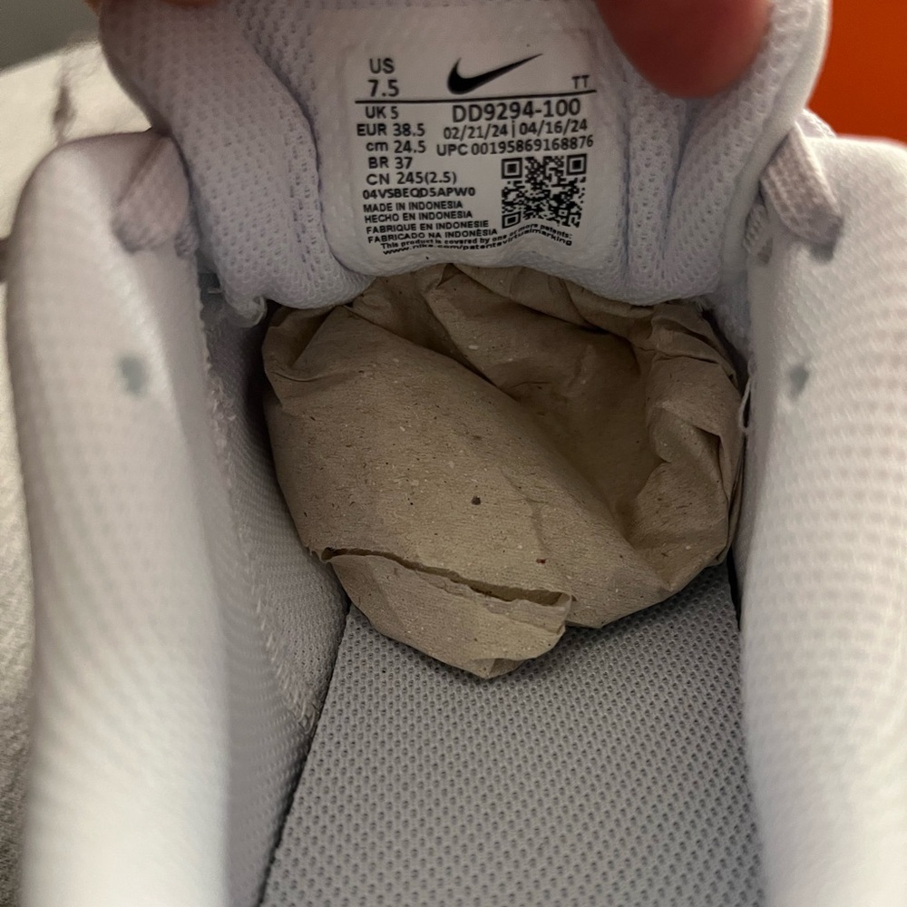 Nike Downshifter 12 White Silver Running Women’s Shoe Size 7.5 DD9294-100 - Picture 10 of 11